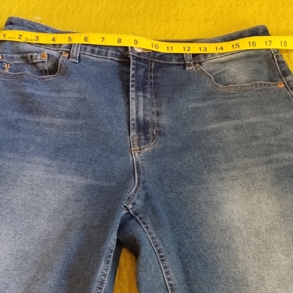 Frye Women's Straight Leg Jeans in Dark Blue Wash - Picture 11 of 14